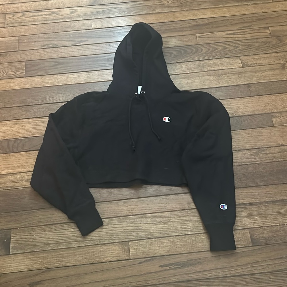 Champion cropped hoodie. Size medium.